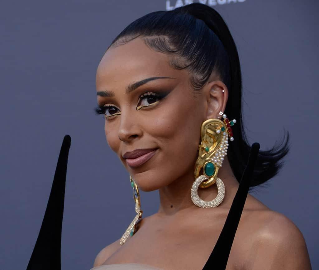 Doja Cat Goes Completely Bald On IG Live 'I Don't Like Having Hair'