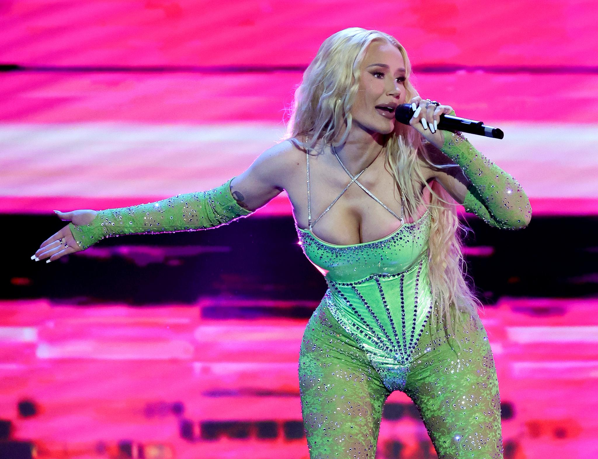 Iggy Azalea Is Done With Music But Delivers “Liberating” Performance At AVN Awards In Vegas