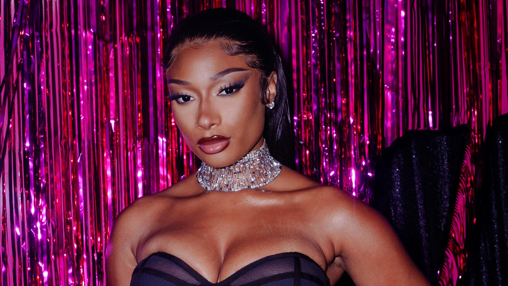 Megan Thee Stallion Spits Venom At Nicki Minaj, Pardi & Others In New Single “HISS”