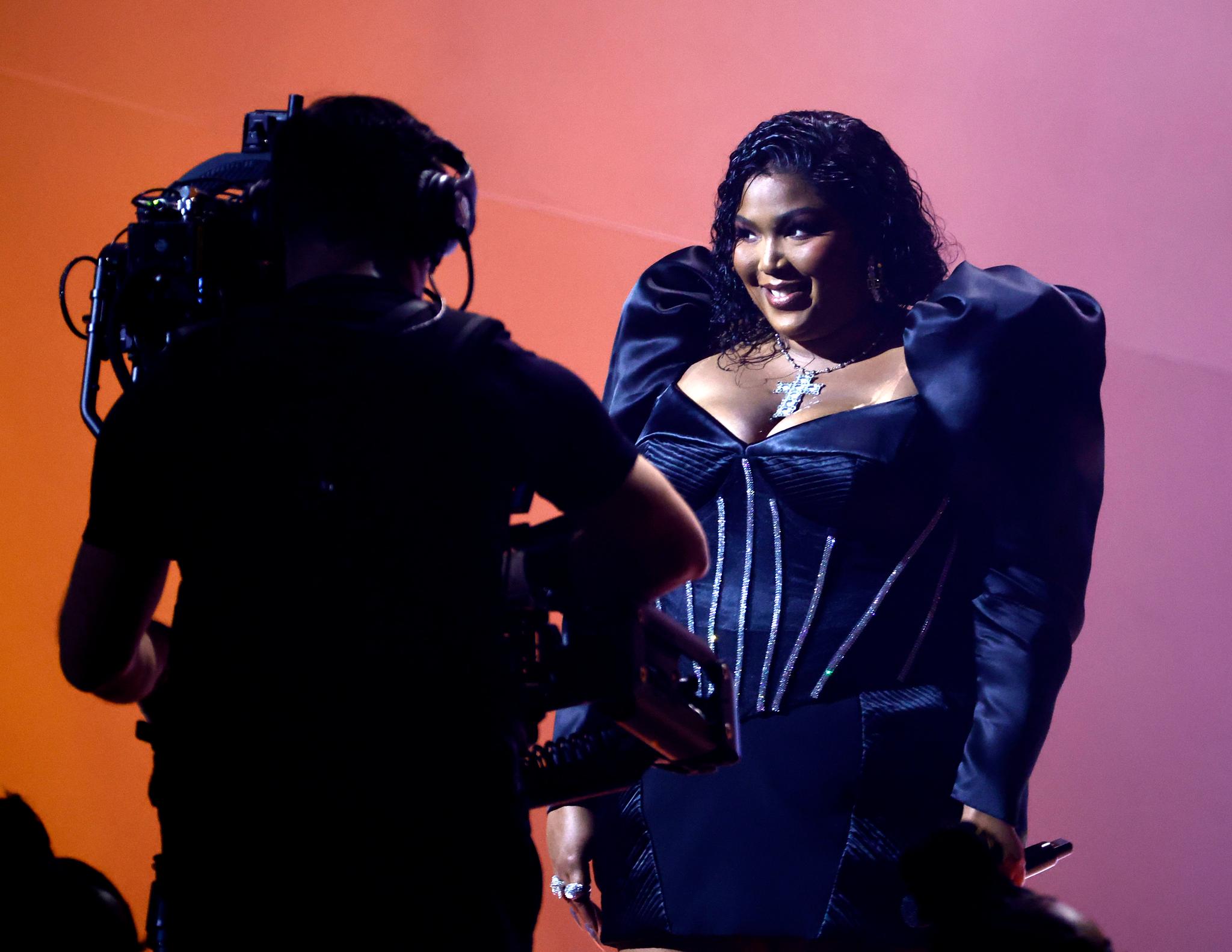 Social Media Reacts To Lizzo Pulling Her Pants Down To Twerk On Stage