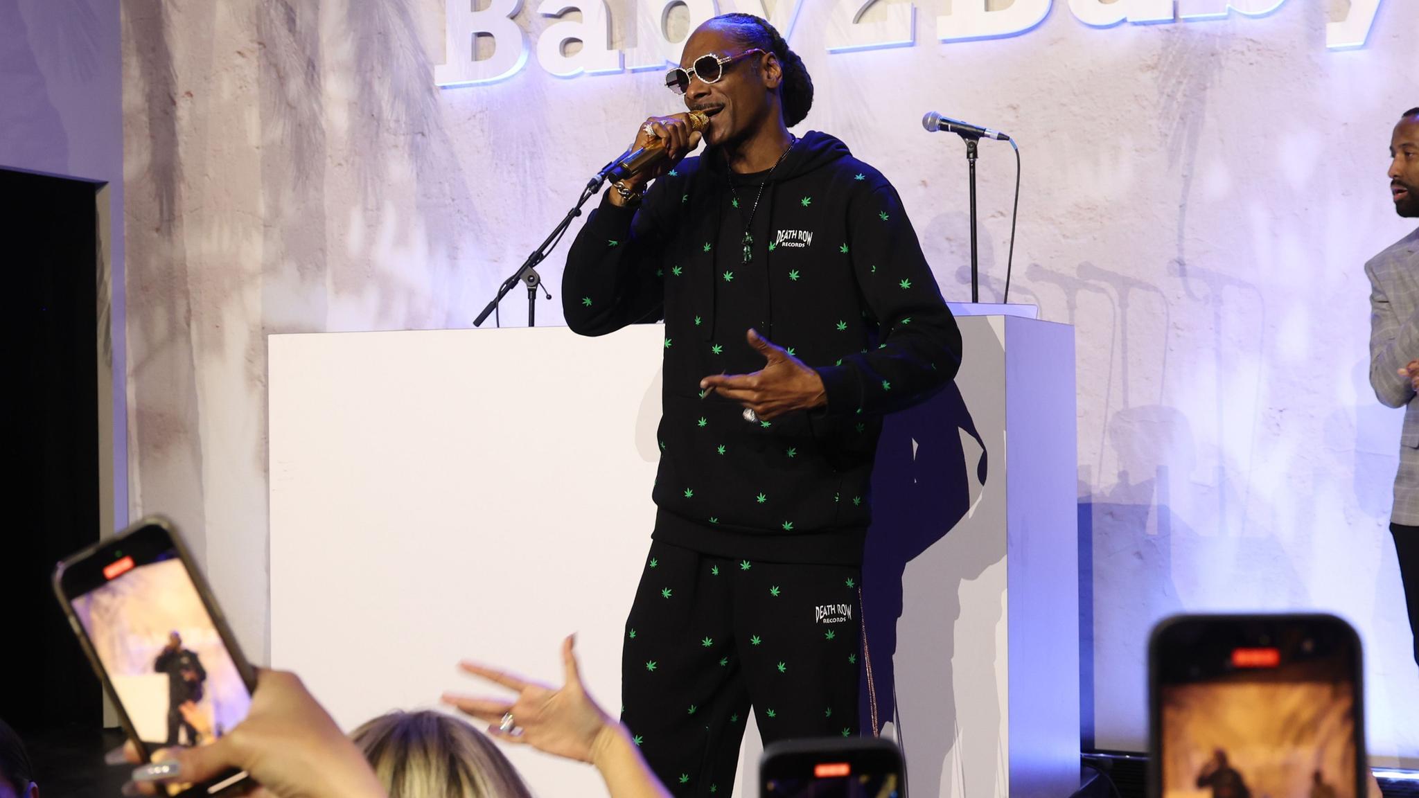 Snoop Dogg Clarifies His 'Giving Up Smoke' Announcement