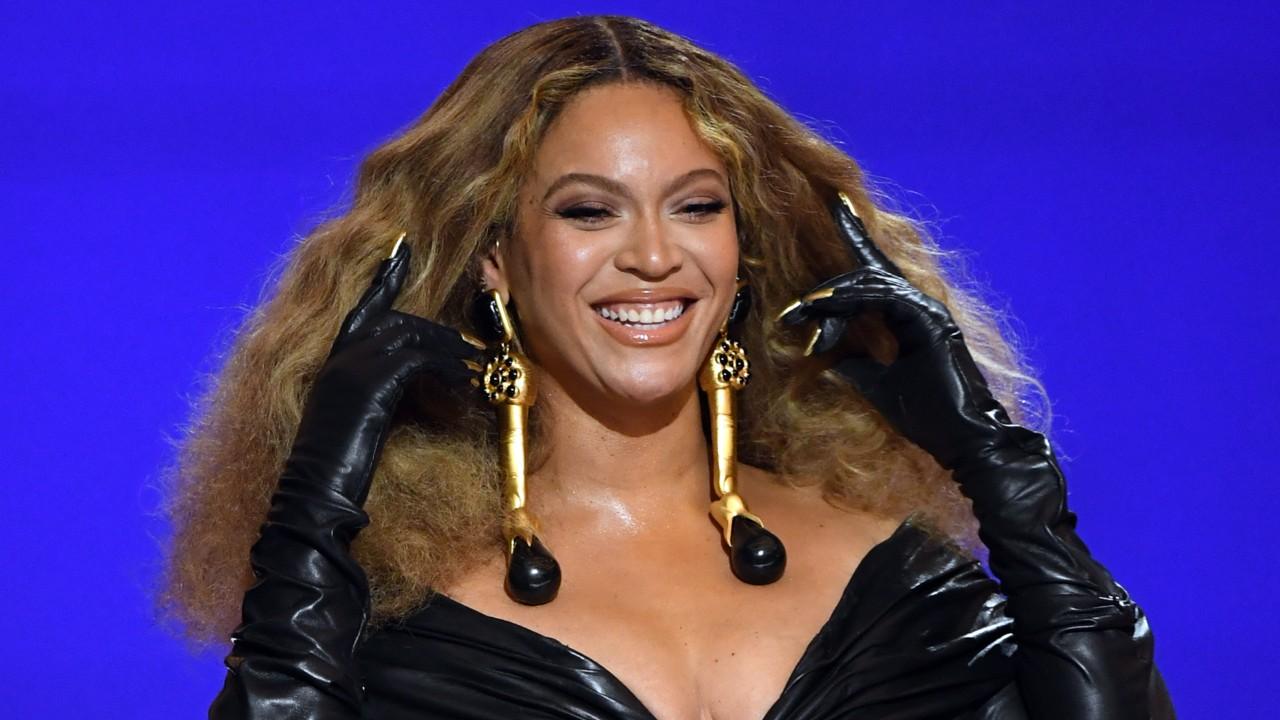 Beyoncé's 'Cowboy Carter' Ropes in Miley Cyrus & Post Malone, with ...